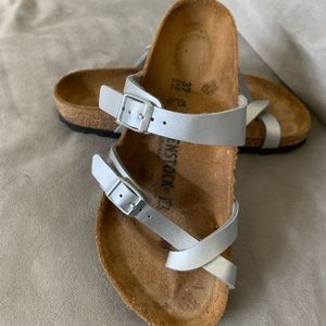Birkenstock Mayari sandal